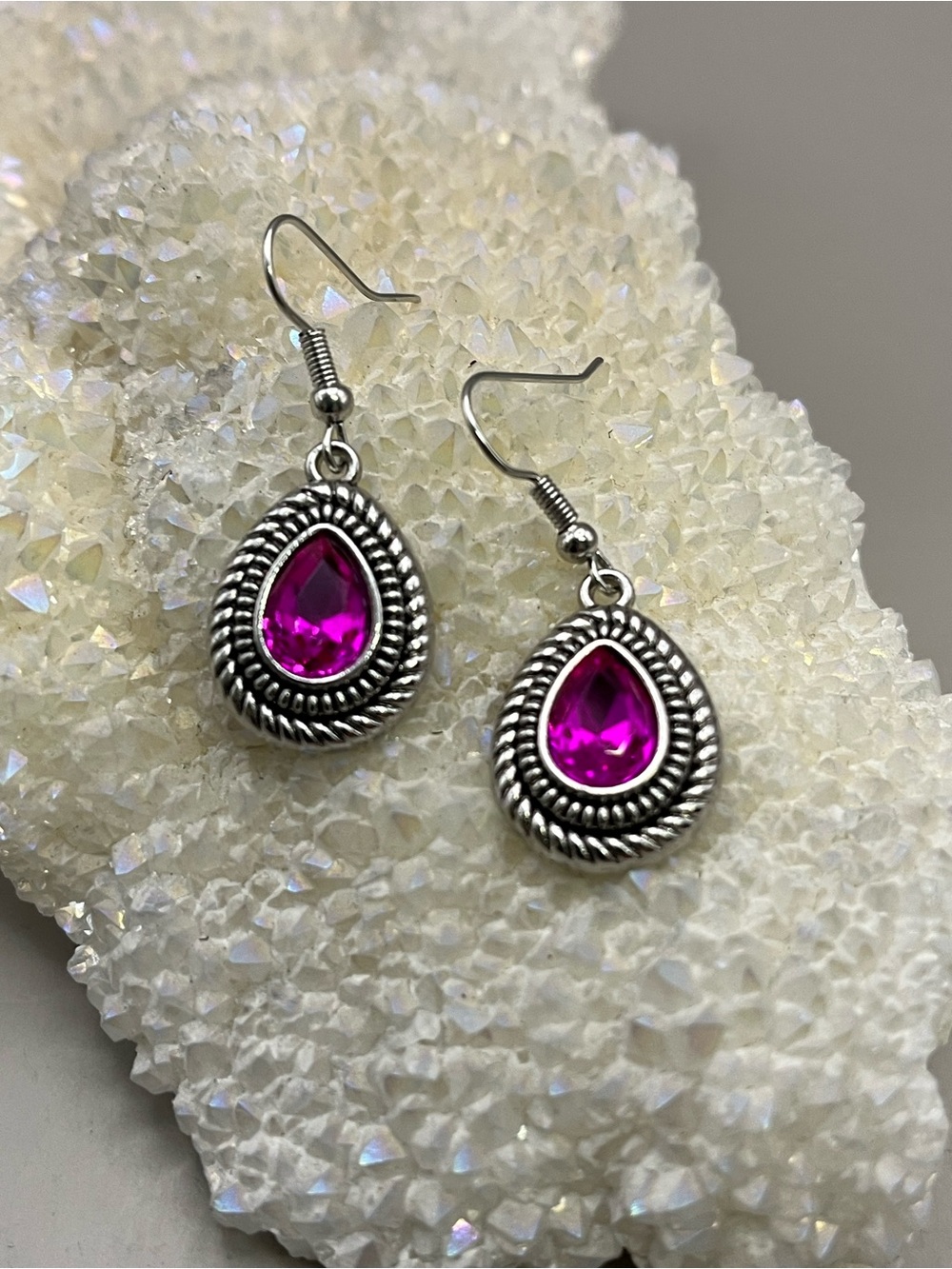 Vintage Silver Tone Teardrop Dangle Earrings Hot Pink Fuchsia Rhinestone